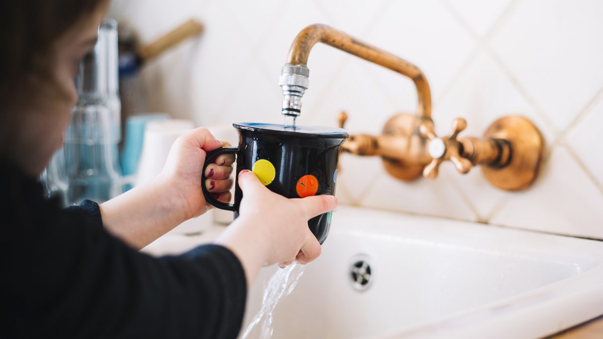 5 fatos que comprovam que você deve parar de beber água da torneira hoje mesmo!